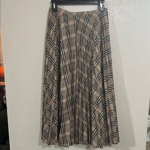 H&M Beige and Black A-Line Skirt